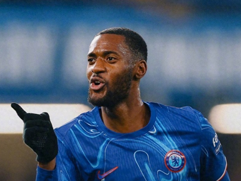 皇冠体育-切尔西在主场比赛中遭遇失利，积分榜有所下滑