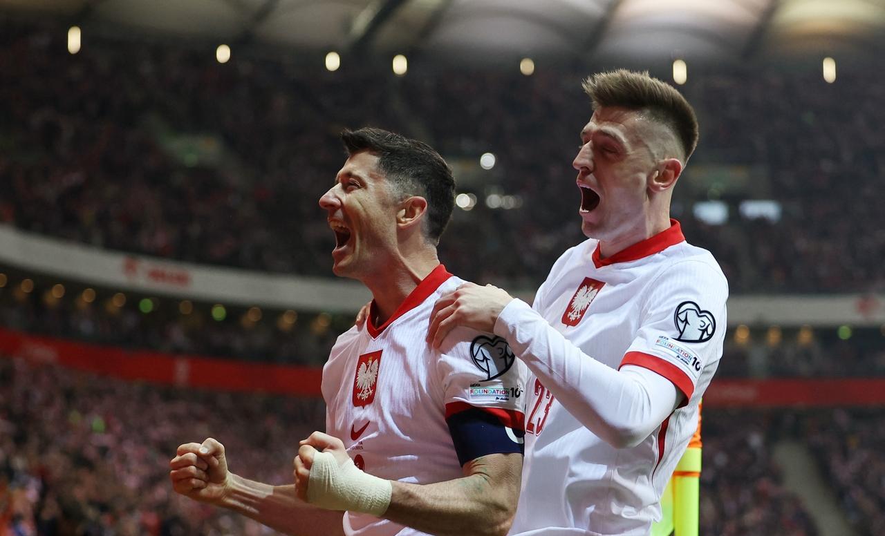 皇冠体育-半决赛惊曲连连！欧国联赛场上演巅峰对决(半决赛惊曲连连!欧国联赛场上演巅峰对决的是谁)