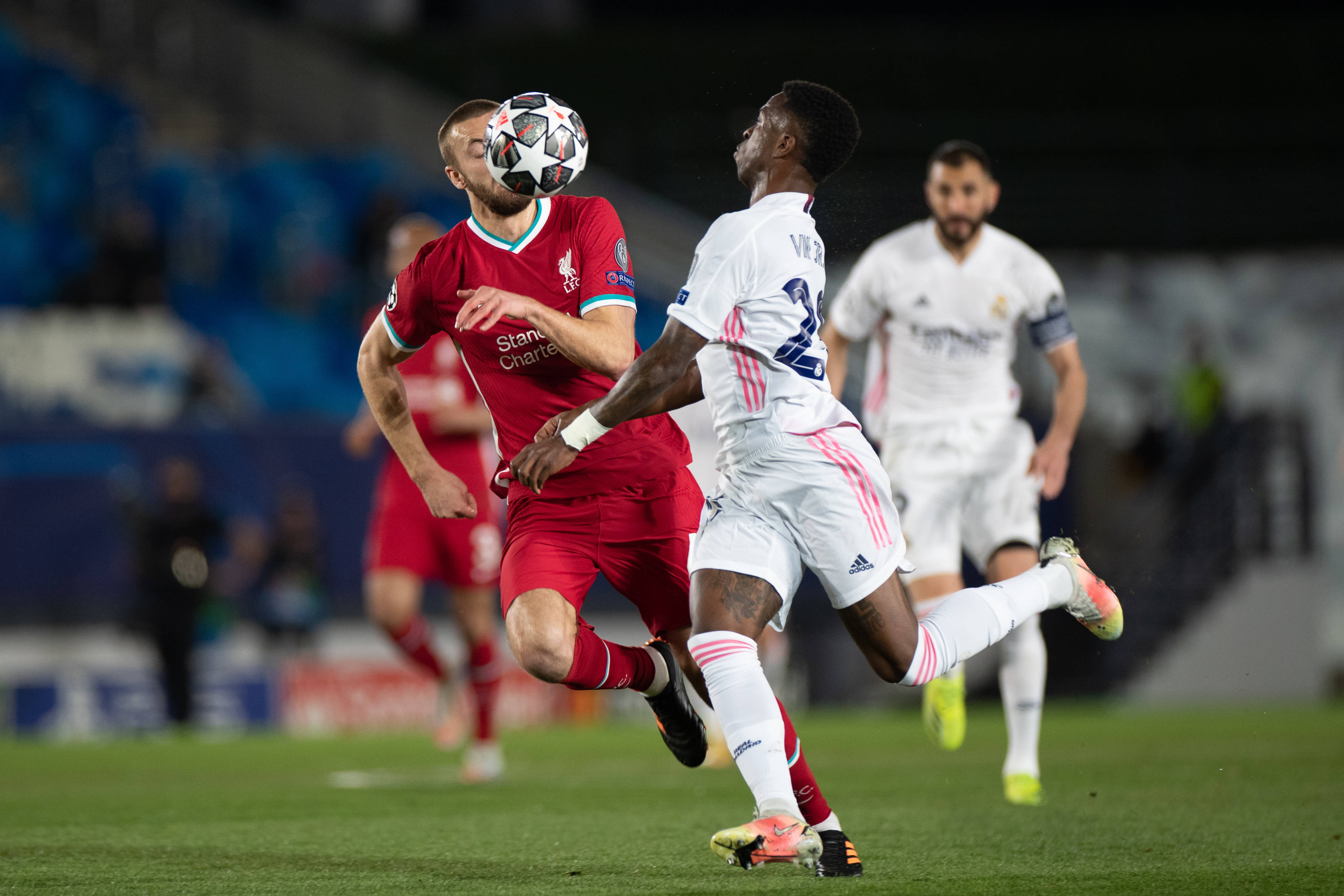 关于瓦伦西亚主帅首秀失利，球队冲击前列无果的信息